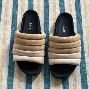 ROAM Suede Slide